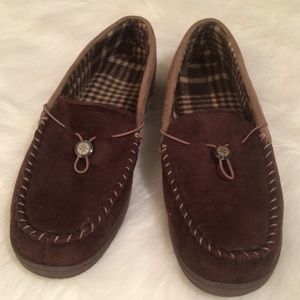 Super comfy Mens slip ons XL Sz 12/13 surf shoe 3M